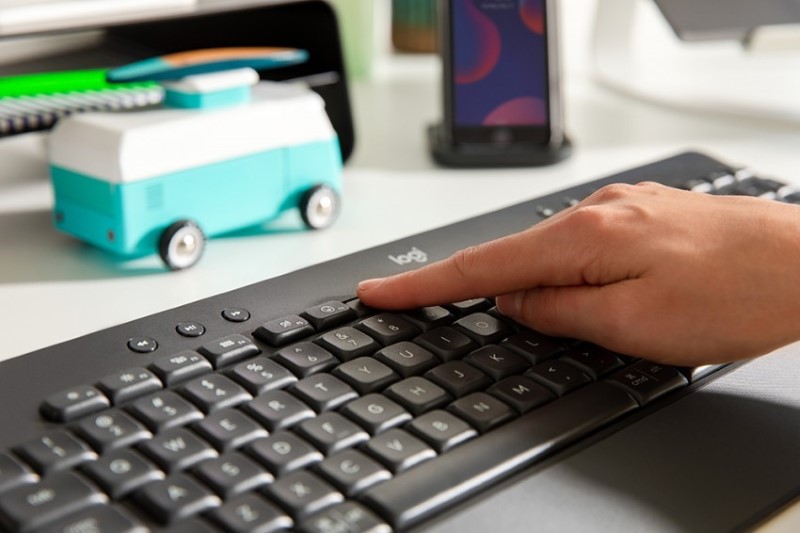 veel plezier Slordig sla Logitech toont morsbestendig draadloos toetsenbord | Techtesters